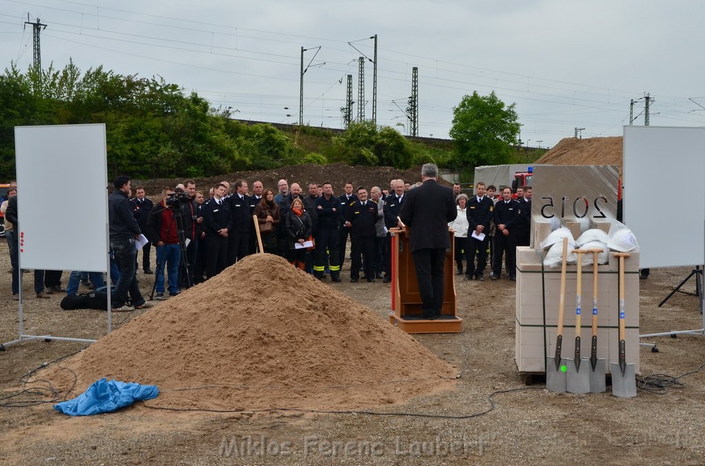 Erster Spatenstich Neues Feuerwehrzentrum Koeln Kalk Gummersbacherstr P096.JPG - Miklos Laubert